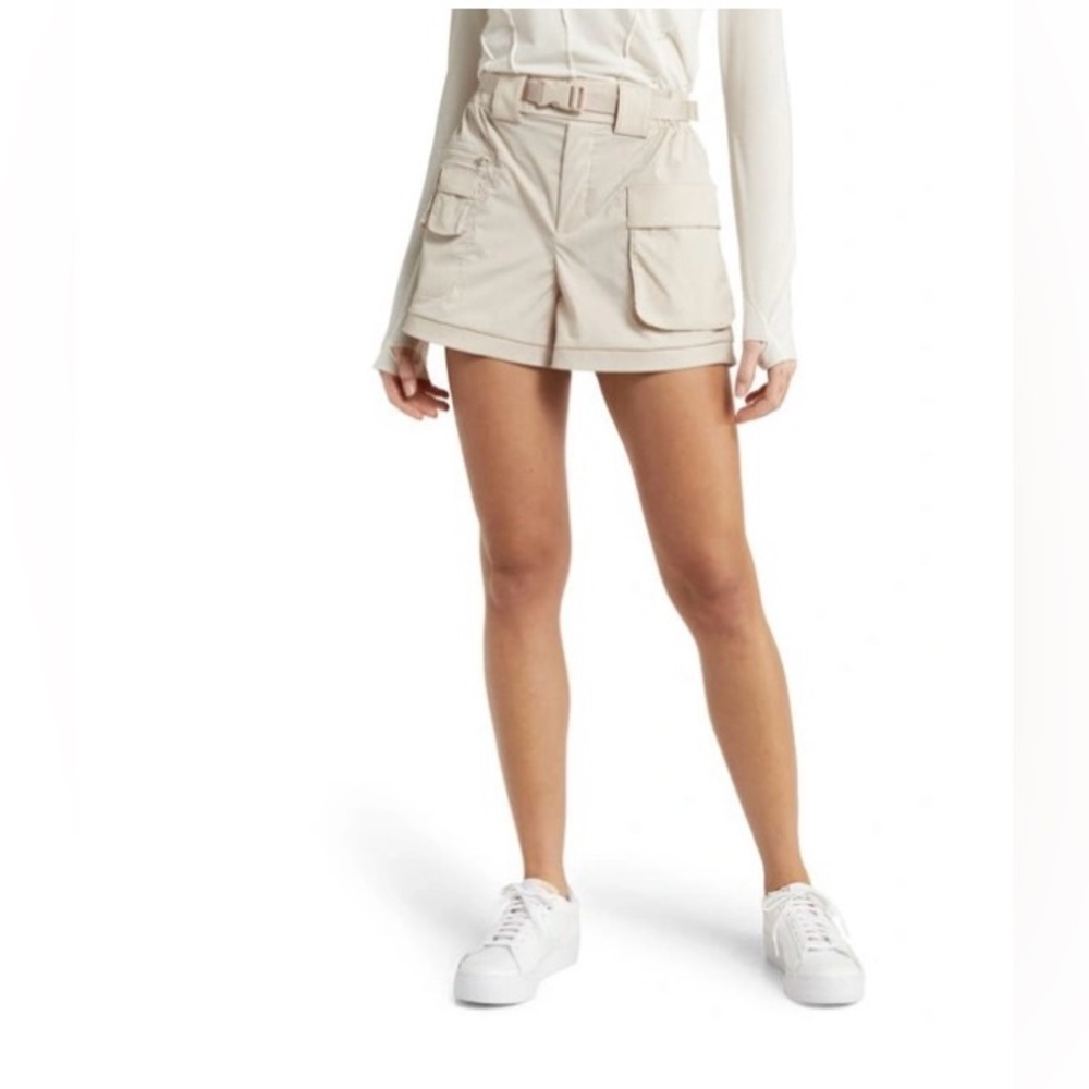 Zella Women’s Scout Utility Shorts Size Medium NWT
